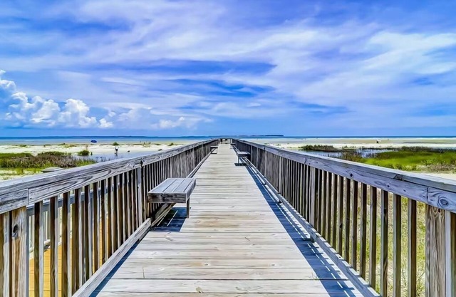 The Islander- Luxurious property 2 Bedroom, 2 Bath with Beach Access