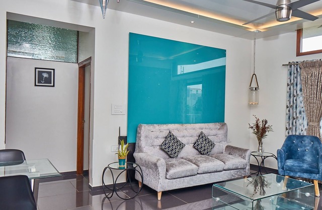 The Jazminn - Glass apartment