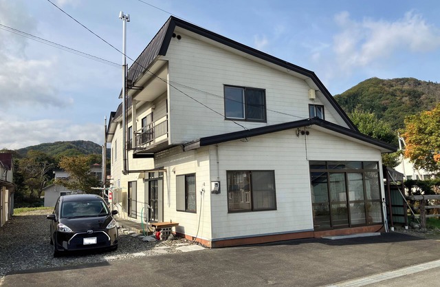 The ocean, river, and mountains are a 3-minute walk away! One building rental [with wood stove, ping-pong table, and storage room with indoor bicycle parking] BBQ and outdoor facilities in the spacious grounds (pets are partially allowed!) Close to Cape E