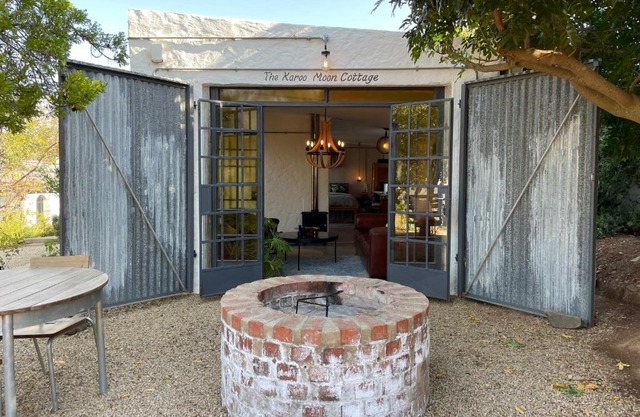 The Karoo Moon House & Cottage
