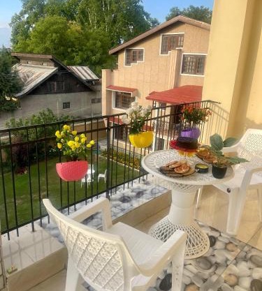 The Khayabaan - Luxurious Home Stay Away From Home