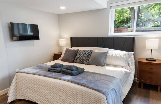 The King Suite | Mid Century & Spacious