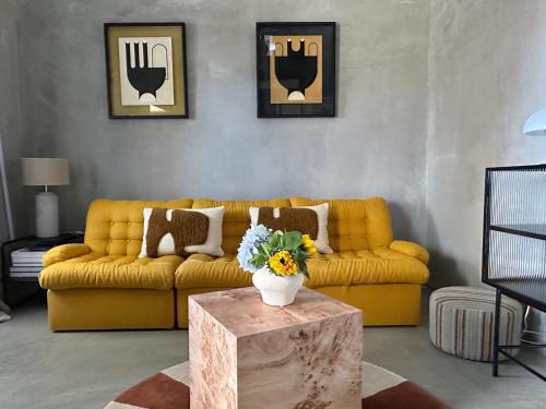 THE L lodge, a curated sea view house & garden