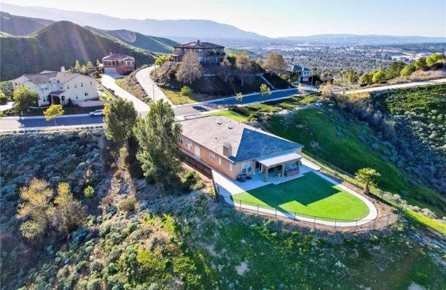 The Lake Hills Reserve House