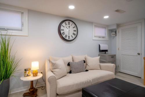 The Lake House on Myers Bay - 3-Bed 2-Bath Luxury Home with Private Pier Beach Firepit and Deck