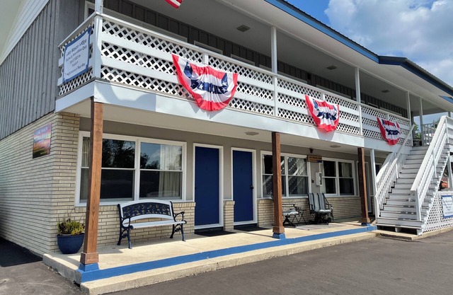 The Lake Mason Lodge - Entire "Lodge" for large groups!