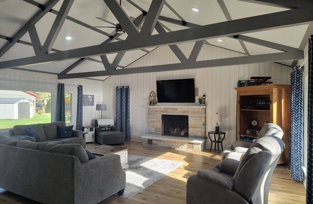 The Lakehouse at Winnebago. Green Bay 1 hr. Ice Fishing out your door. Fireplace