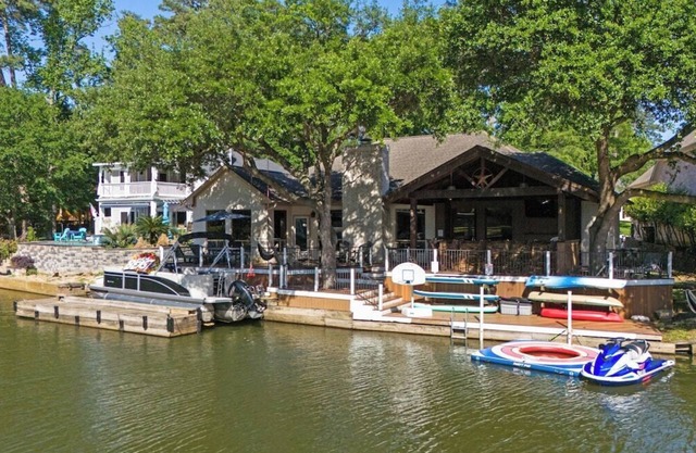 The Lakehouse · Relaxing Family Lake House, Fish, BBQ, Rent a Boat