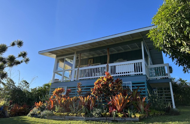 "The land of Sunshine" - fantastic ocean views, peaceful, romantic getaway