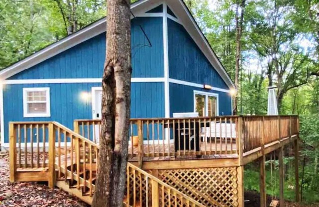 The Lazy Lodge - 10 Mins to Downtown Greenville