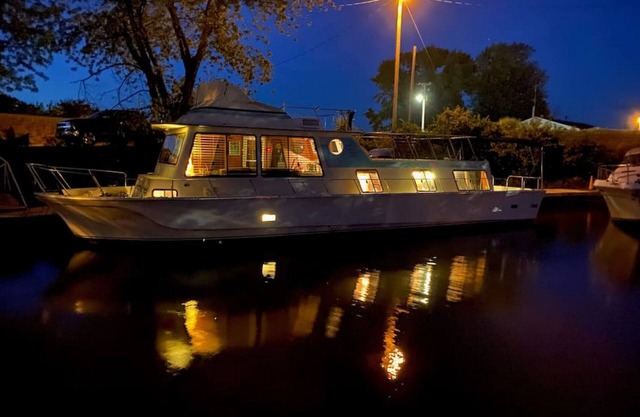 The "Lily Pad" Boatel Houseboat