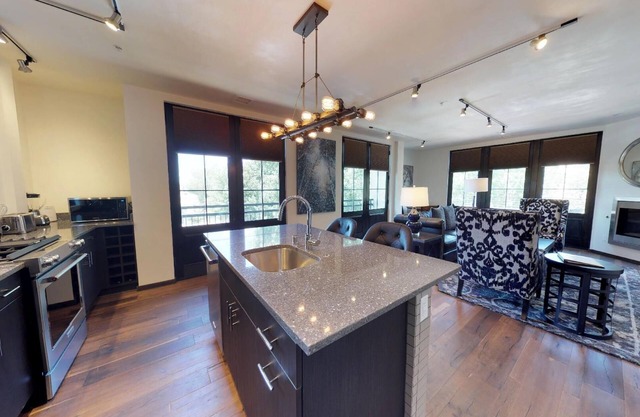 The Lincoln 302, 1 Bed/1 Bath, Luxury Condo