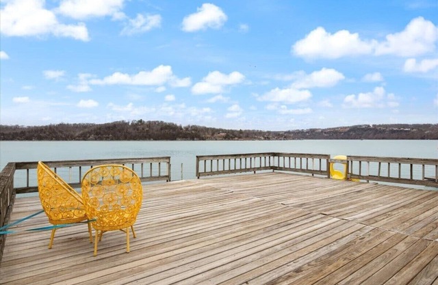 The Linn Creek Lodge: Home with Private Dock