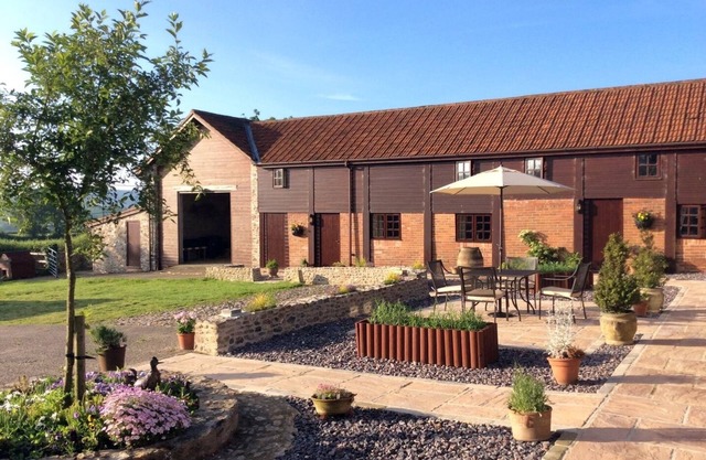 THE LINNEY, pet friendly, country holiday cottage in Colyton