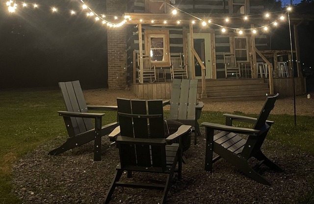 The Little Cabin on the peaceful lake cove! With a boat dock and fire pit!