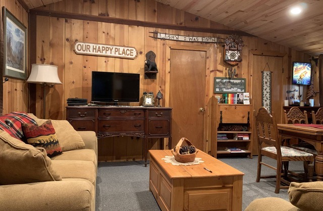 The Little Cabin in the Pines!