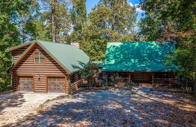 The Lodge at Summit Ridge North GA Mountain Cabin Sleeps 19 Hot Tub Kids' Room