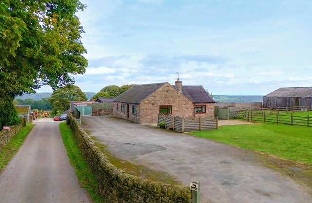 THE LODGE, with open fire in Wirksworth