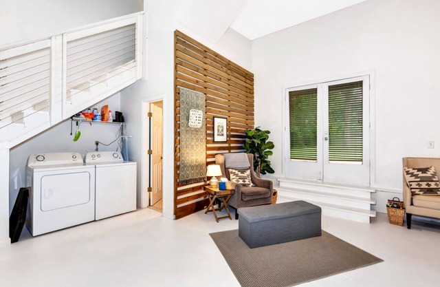 The Loft At The Winchester Manor (spacious, Unique & Private Southern Charm)