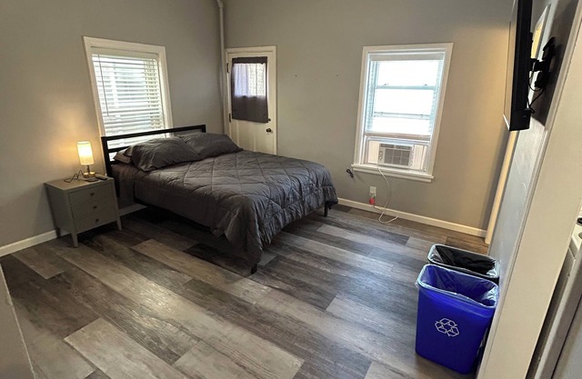 The Loft small studio apartment on the 2nd floor. Private, Small & Affordable