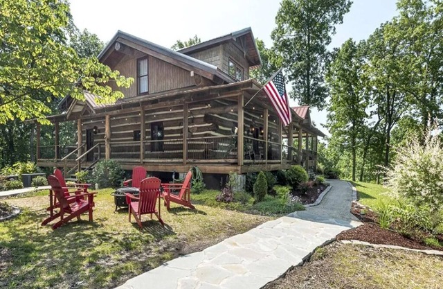 The Log Palace Private Guest Suite