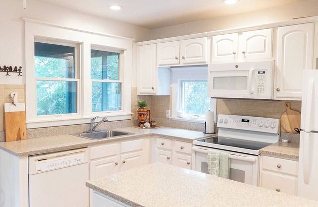 The Long Time - pet friendly in Cape Fear Station with both clubs!