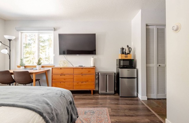 The Lookout Loft Great views and King Sized Bed