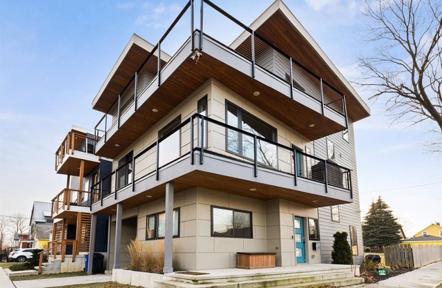 The Lucky Duck-Large Modern Villa in Cle