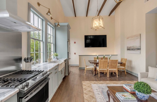 The Manor 93 - B Beautiful Three Bed Three Bath Close to King St.