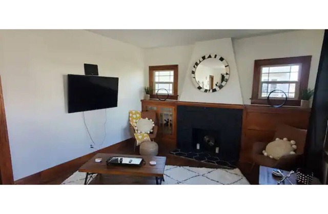 The Maple - Charming 2 Bed in historic Delano