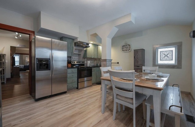 The Marblehead Inn - Keepers