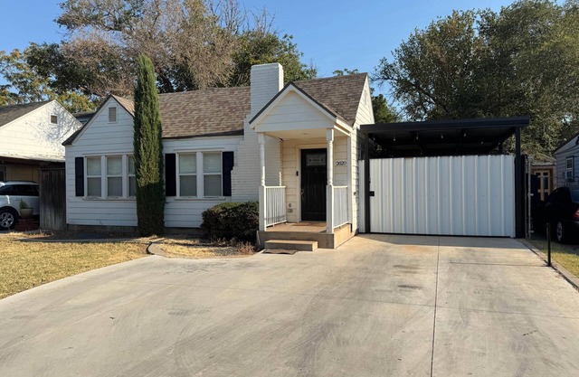 The Matador Cottage Near TTU (Back House Only)