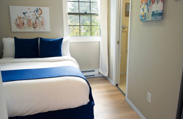 The Mayor Suite - A Peaceful Downtown Studio by St. Luke's