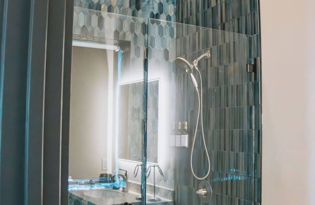 The McKinzie Penthouse! newly renovated 2-King bedroom/2-bathroom.