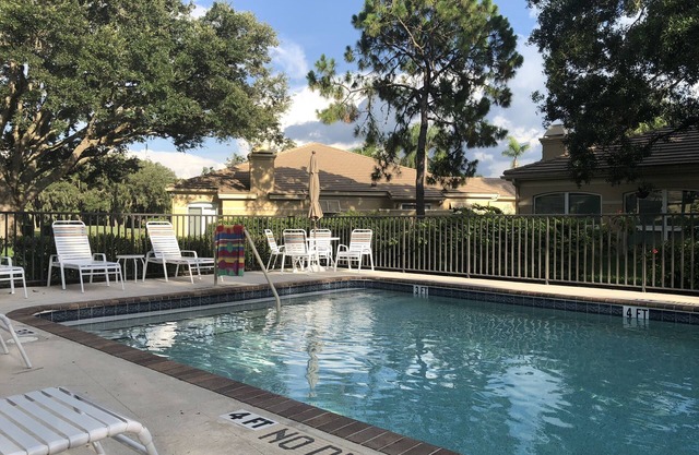 The Meadows in Sarasota - Surrounded by 3 Golf Courses - Bike & Walking paths