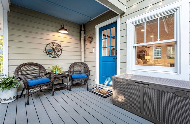 The Missing Pines Bungalow - King Suite in the heart of OS!