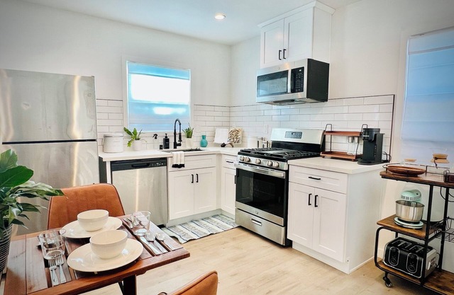 The Modernist’s Hideaway, a fully-furnished luxury studio located in Long Beach!