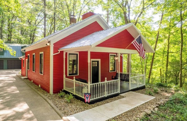 The Mohican Schoolhouse