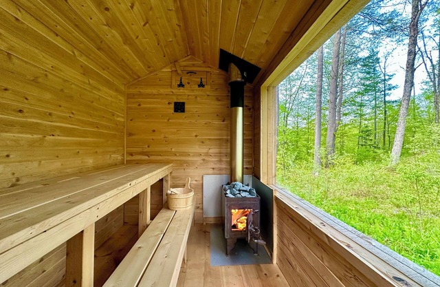 The Mont Haus- WOOD FIRED SAUNA - Minutes to Mt. Snow and Stratton!
