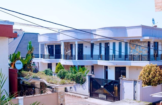 THE MOON 3-bedroom Apartment