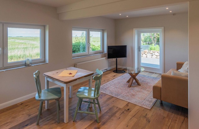 The Möwennest in a quiet location just before the dike, with terrace and beach chair.