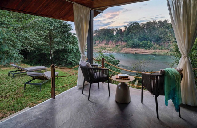 The Namkhan Riverfront Suite Luxurious Bungalow with private garden