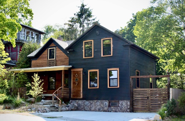 The Nauti Pelican! Steps from Lake Michigan's stunning beach- Your Dream Escape!