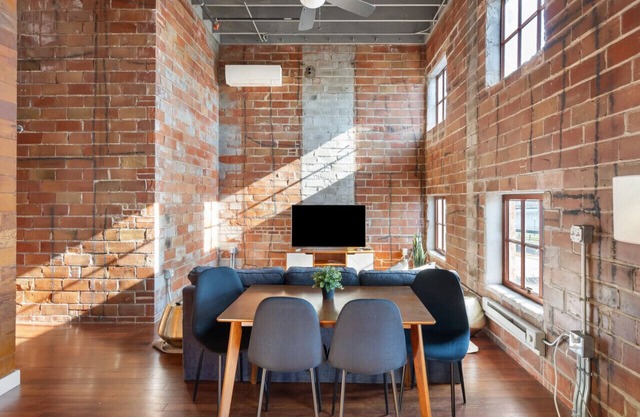 The Nelson Lofts Penthouse (2BR)