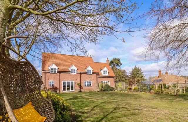 THE NEST, pet friendly, luxury holiday cottage in Southwold