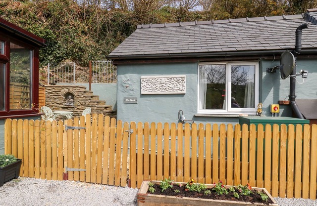 THE NOOK, pet friendly, with a garden in Cenarth
