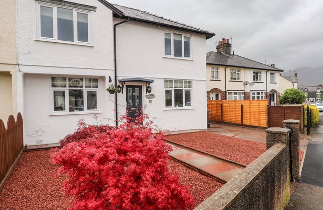 THE NOOK, pet friendly, luxury holiday cottage in Keswick