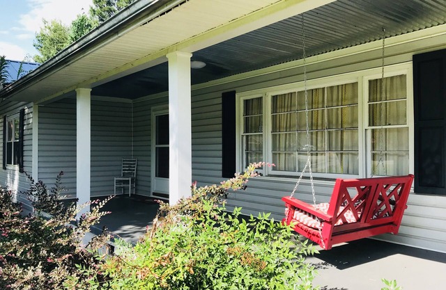 The Northport House. Close to River Run Park. Family friendly!