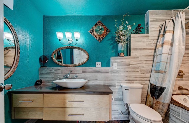 The Nostalgia Suite at The Oasis on Eisenhower