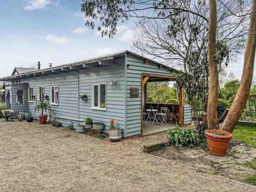 The Nutshell. Rural retreat